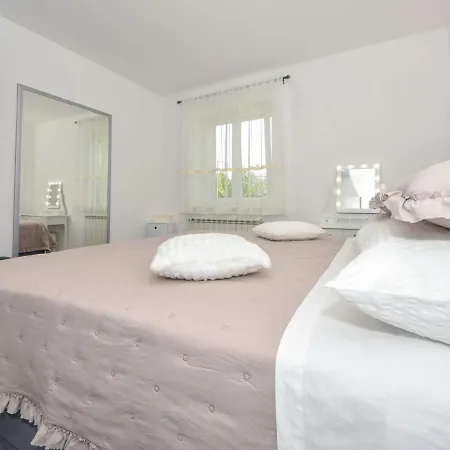 Franka By Interhome Pašman