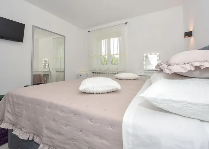 Franka By Interhome Pašman